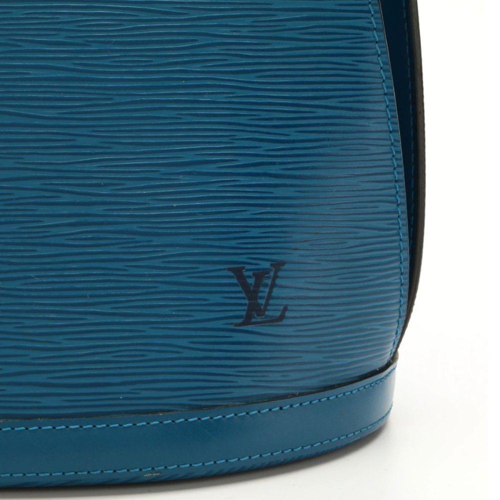Louis Vuitton Cluny Bucket Shoulder Bag - Picture 6 of 12